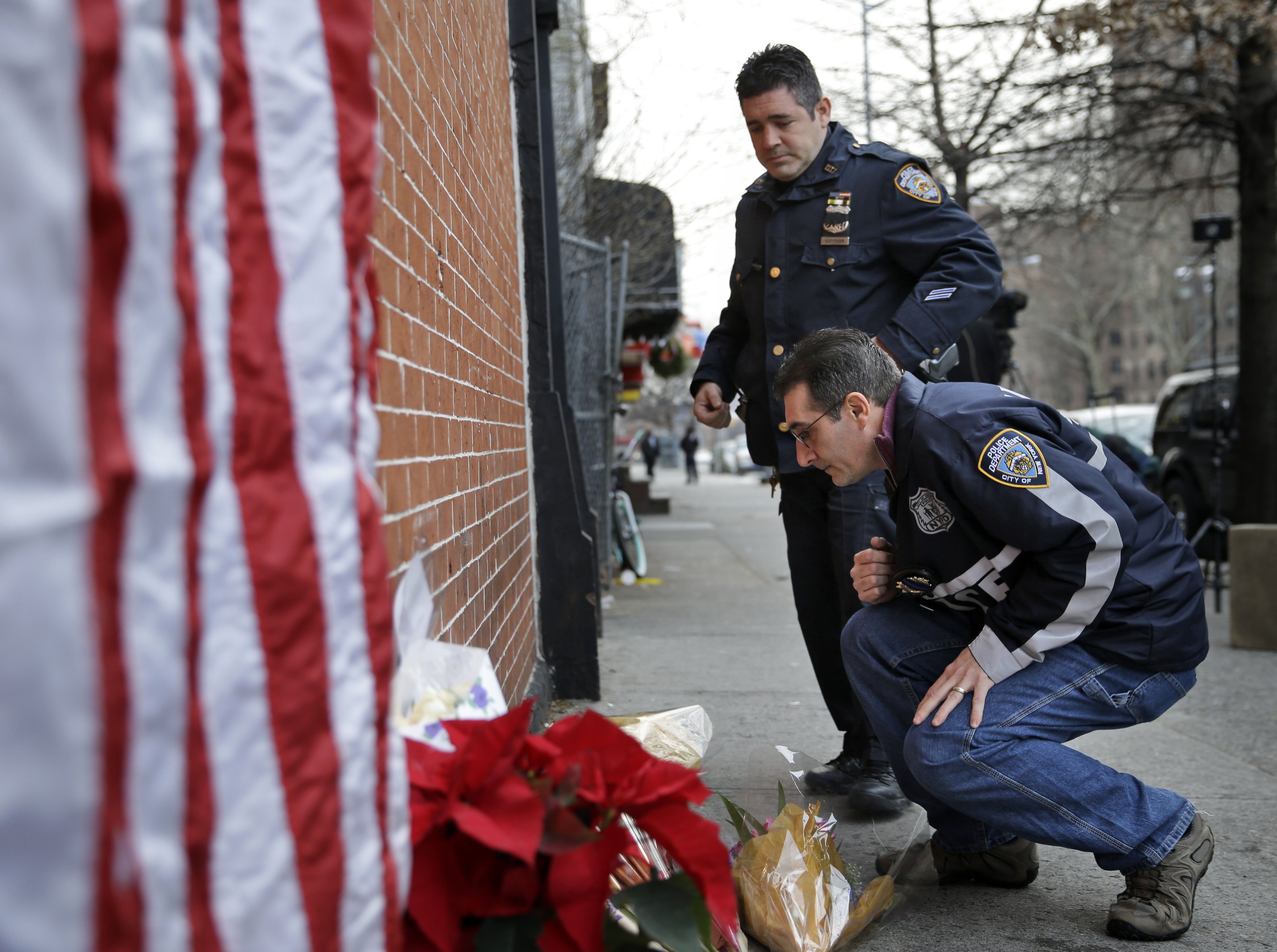 2 New York Police Officers Die in Ambush Shooting – Elmont and Valley ...